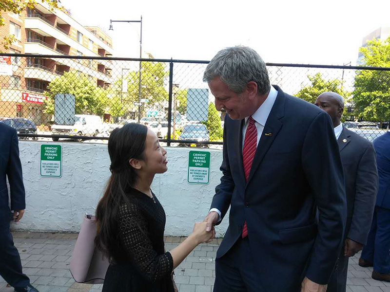 Saying "Hi" to Mayor de Blasio 